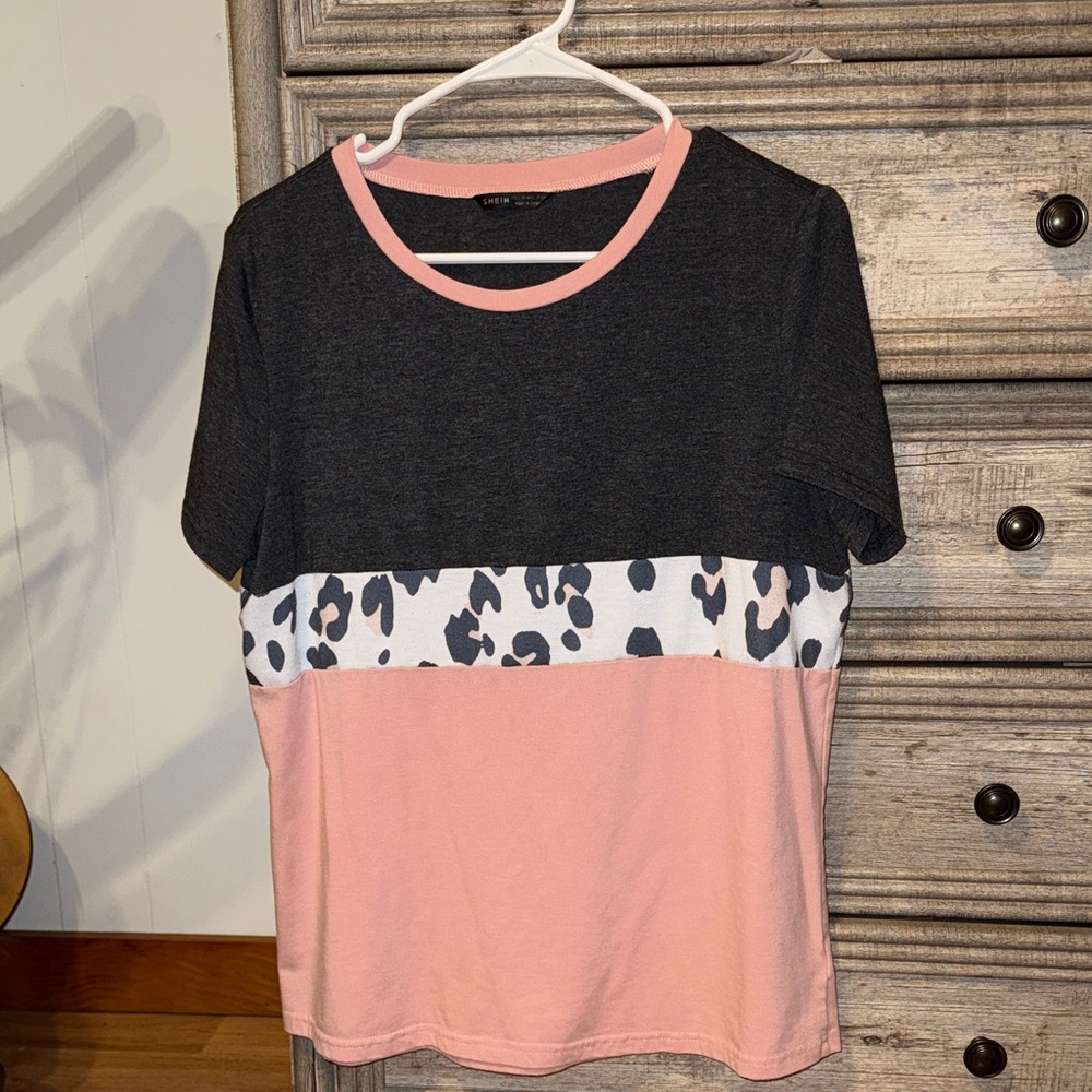 SHEIN Black and Pink Colorblock Leopard Tee